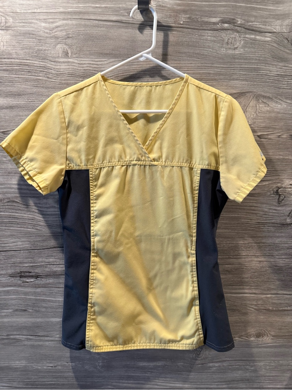 Cherokee Flexibles V-Neck Scrub Top Hello Yellow - Size: XS